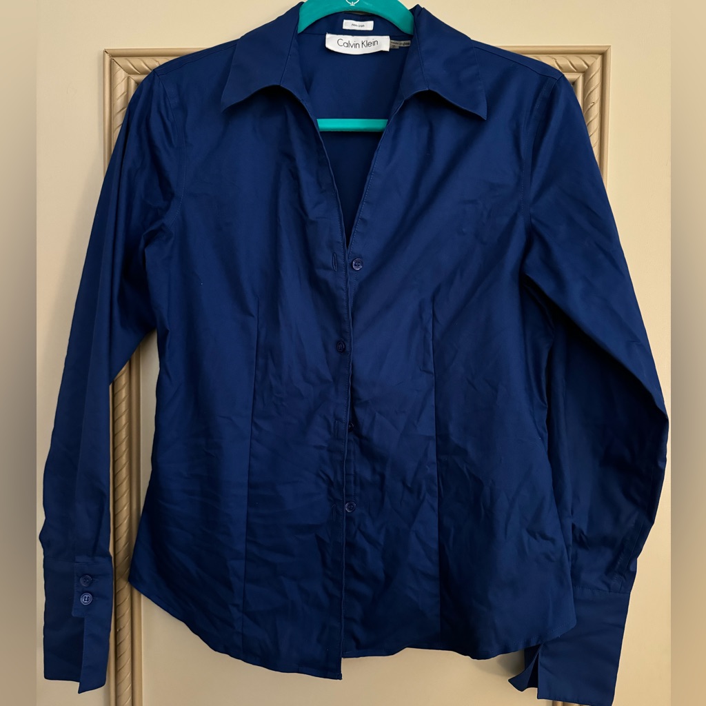 Calvin Klein Ladies Size 2 Blue Button Up Non Iron